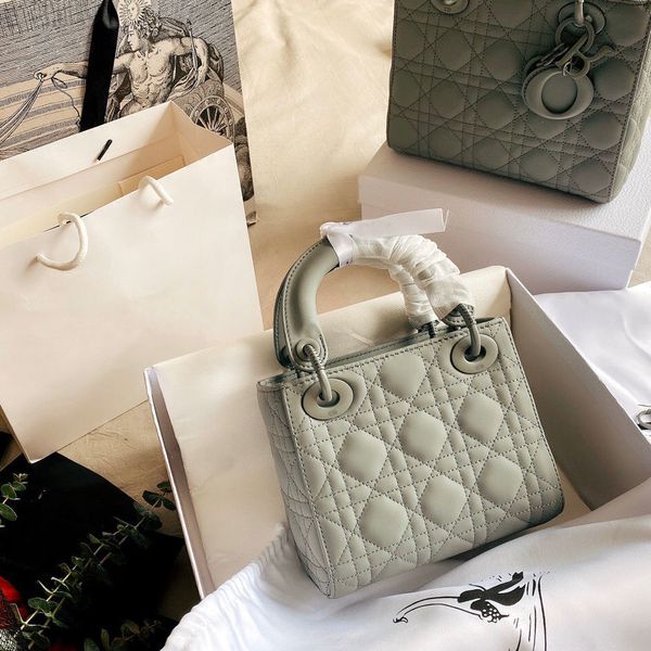 women's 2021 new small diamond chain three lattice hand-held princess bag one shoulder cross carrying frosted leather
women's 2021 new small diamond chain three lattice hand-held princess bag one shoulder cross carrying frosted leather