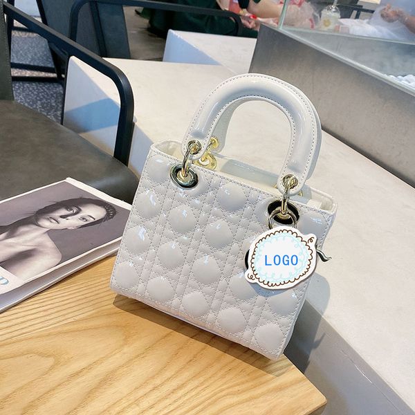2021 Patent Leather Elegant Tote Luxury Handbag Fashion Cross Body Shoulder Bags Thread Hand bag Women Travel Shopping Purse
2021 Patent Leather Elegant Tote Luxury Handbag Fashion Cross Body Shoulder Bags Thread Hand bag Women Travel Shopping Purse