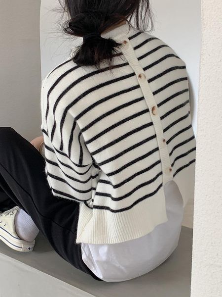 women's sweaters vintage casual striped sweater women back button patchwork design o neck long sleeve kintting pullover, White;black
women's sweaters vintage casual striped sweater women back button patchwork design o neck long sleeve kintting pullover, White;black