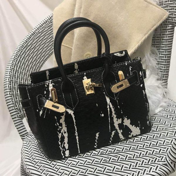 2019 fashion new python color matching kelly one shoulder portable messenger bag large capacity imitation leather
2019 fashion new python color matching kelly one shoulder portable messenger bag large capacity imitation leather