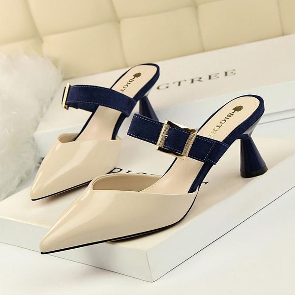 slippers korean fashion thick heel high-heeled patent leather shallow mouth tip color-block one-word belt strap baotou half, Black
slippers korean fashion thick heel high-heeled patent leather shallow mouth tip color-block one-word belt strap baotou half, Black