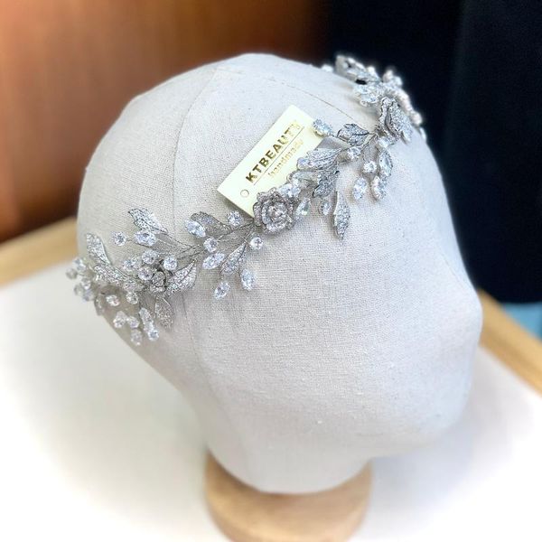 hair clips & barrettes rhinestone tiara long size zircon flowers silver flexible royal bridal wedding dressing crown accessory women jewelry, Golden;silver
hair clips & barrettes rhinestone tiara long size zircon flowers silver flexible royal bridal wedding dressing crown accessory women jewelry, Golden;silver