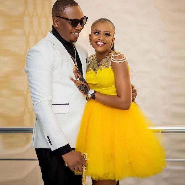 party dresses stuning yellow homecoming bead pearls tier tulle prom gowns bow tie short special occasion wears, White;black
party dresses stuning yellow homecoming bead pearls tier tulle prom gowns bow tie short special occasion wears, White;black