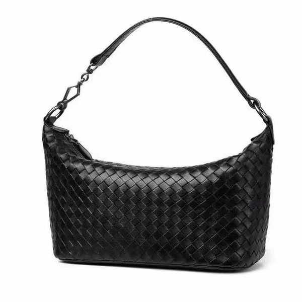 100% genuine cow leather women shoulder bags weaving calf cross body designer handbags fashion totes
100% genuine cow leather women shoulder bags weaving calf cross body designer handbags fashion totes