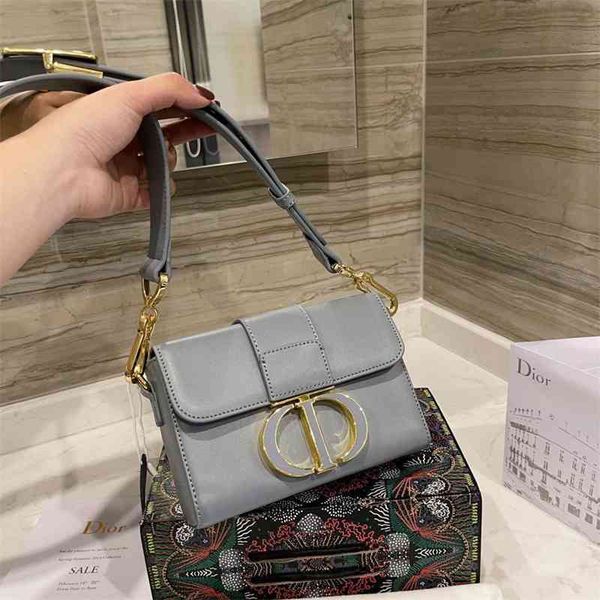 handbag christian 21 new net red high-grade enamel buckle wide shoulder strap flip square fat tofu bag messenger size: 19 * 13 designers hil
handbag christian 21 new net red high-grade enamel buckle wide shoulder strap flip square fat tofu bag messenger size: 19 * 13 designers hil