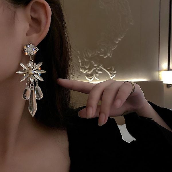 dangle & chandelier 2021 trendy water drop crystal earrings for women luxury rhinestone flower earring temperament statement pendientes jewe, Silver
dangle & chandelier 2021 trendy water drop crystal earrings for women luxury rhinestone flower earring temperament statement pendientes jewe, Silver