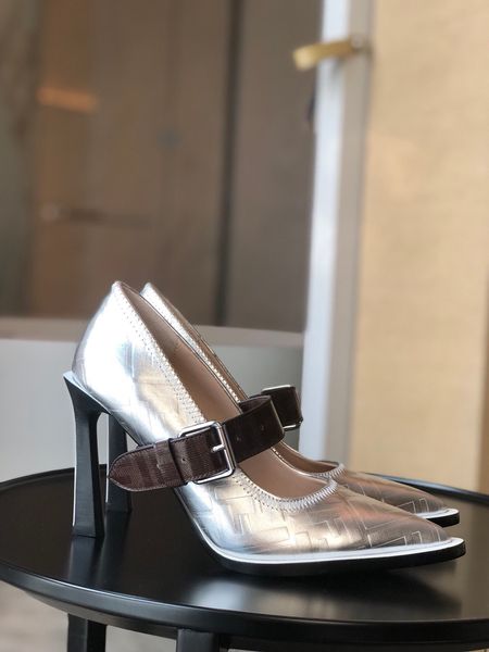 2021 fashion high heels shoes designer women pointed toe low heel shoess woman gladiaor sandals lady brand design mesh womens shoe with box, Black
2021 fashion high heels shoes designer women pointed toe low heel shoess woman gladiaor sandals lady brand design mesh womens shoe with box, Black