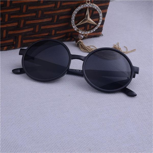 vintage round lens sunglasses men women classic gafas oculos retro coating sun glasses free, White;black
vintage round lens sunglasses men women classic gafas oculos retro coating sun glasses free, White;black