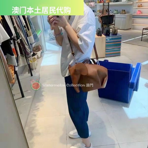 handbag hookmacao loewe luoyiwei women's bag large size classic cowhide animal hand cross carrying elephant handbagluggage tag
handbag hookmacao loewe luoyiwei women's bag large size classic cowhide animal hand cross carrying elephant handbagluggage tag