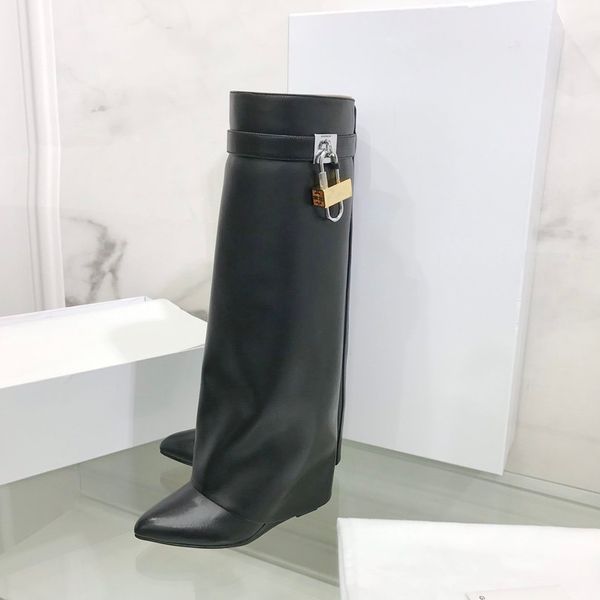 designer fashion women's shoes fashion luxury casual brand leather drawstring metal buckle women's boots, Red;white
designer fashion women's shoes fashion luxury casual brand leather drawstring metal buckle women's boots, Red;white