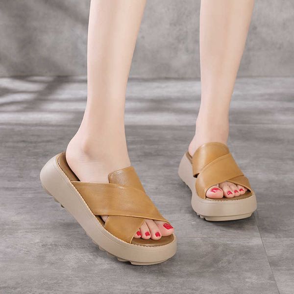 new leather and cowhide slippers in summer 2021 thick soled middle heel fish mouth cool waterproof platform i-shaped women's shoes, Black
new leather and cowhide slippers in summer 2021 thick soled middle heel fish mouth cool waterproof platform i-shaped women's shoes, Black