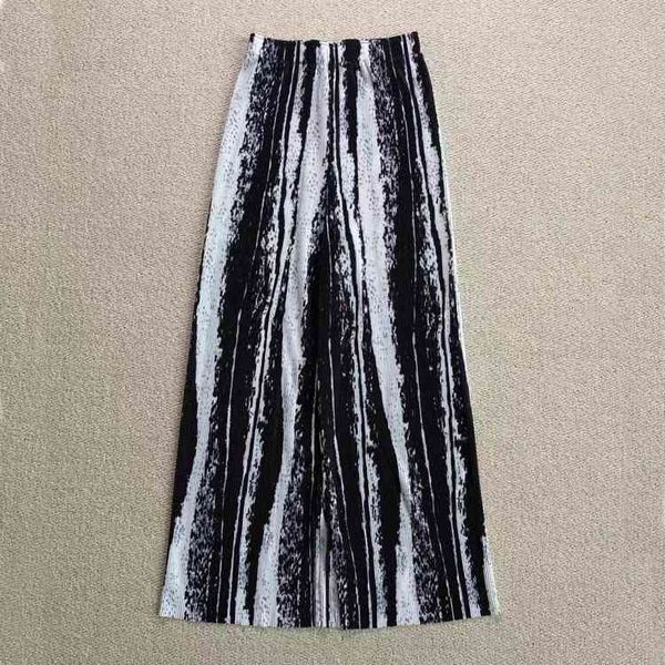 pants trousers 21 year summer style, fashionable, foreign pleated and forked , quicks printing, thin elastic waist wide leg, Black;white
pants trousers 21 year summer style, fashionable, foreign pleated and forked , quicks printing, thin elastic waist wide leg, Black;white