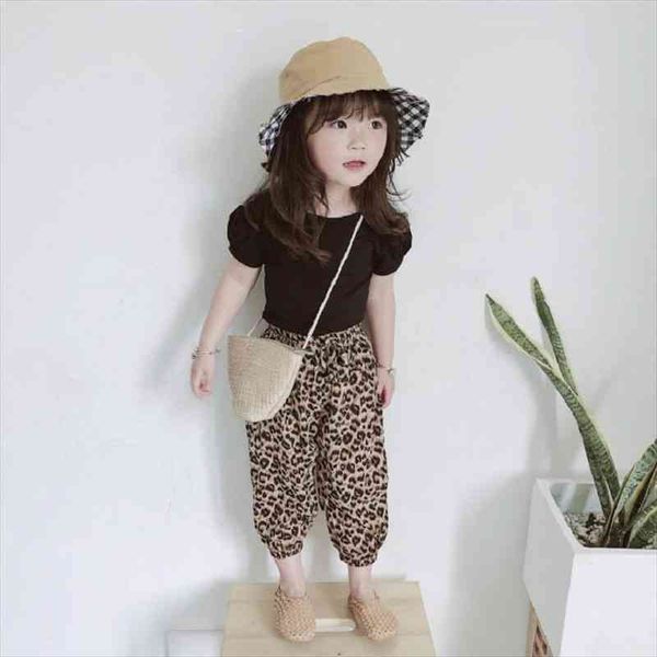 girls suit halter short sleeved t shirt leopard print cropped pants summer childrens clothing, White
girls suit halter short sleeved t shirt leopard print cropped pants summer childrens clothing, White