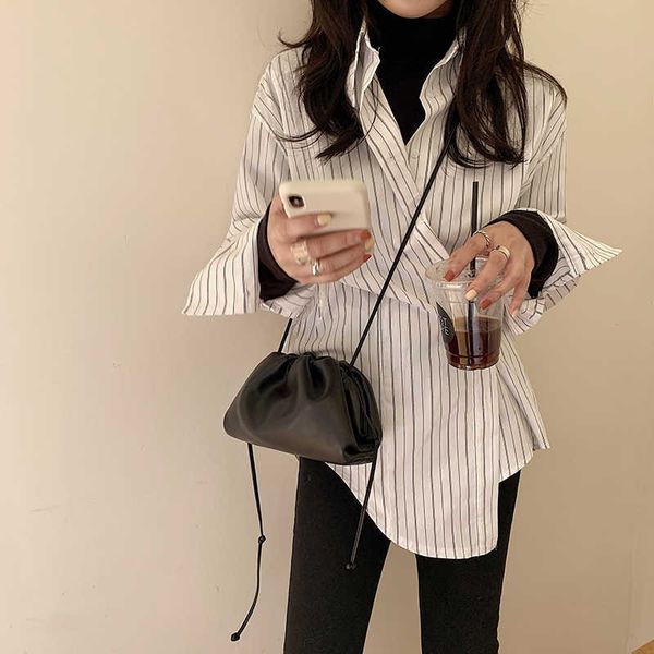 spring autumn women stripe shirts white plain loose oversized blouses female bf korean style blusas 210601
spring autumn women stripe shirts white plain loose oversized blouses female bf korean style blusas 210601