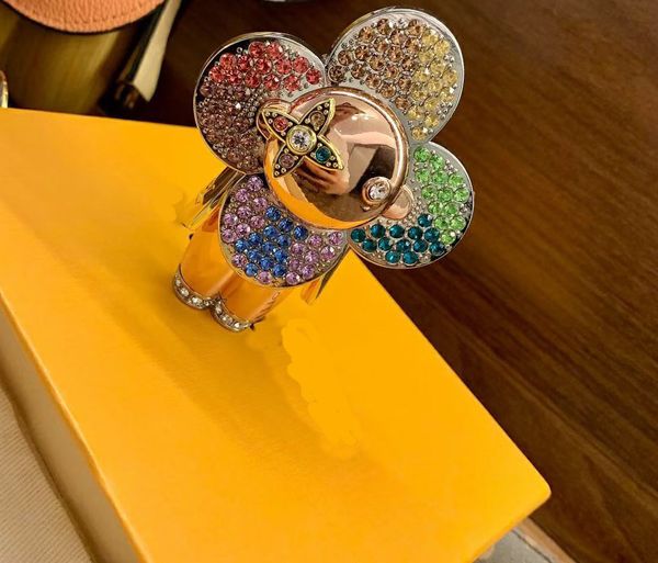 2021 silver letter metal men women keychains with box fashion style 80185 accessories canvas leather gold key chain
2021 silver letter metal men women keychains with box fashion style 80185 accessories canvas leather gold key chain
