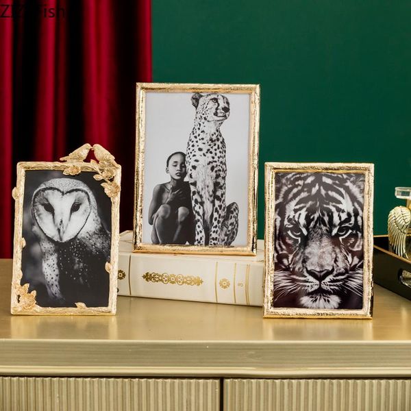 european vintage metal po frame rectangular gold wedding family portrait 6/7 inch storage home decoration frames
european vintage metal po frame rectangular gold wedding family portrait 6/7 inch storage home decoration frames