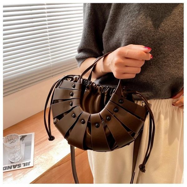 trendy fashion design ladies hand basket bag western style single shoulder messenger bucket women bags
trendy fashion design ladies hand basket bag western style single shoulder messenger bucket women bags