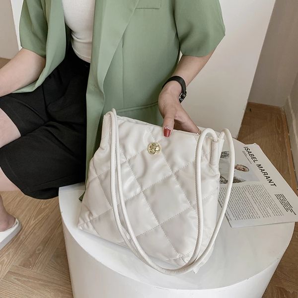 branded womens shoulder bags pu leather for women 2021 simple ladies brand trend travel handbags and purses lady tote bag
branded womens shoulder bags pu leather for women 2021 simple ladies brand trend travel handbags and purses lady tote bag