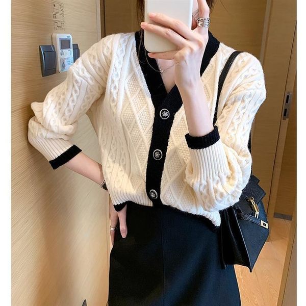 luxury ets 2021 autumn winter style small fragrance and thin v-neck knitted cardigan women's loose sweater coat, Black;brown
luxury ets 2021 autumn winter style small fragrance and thin v-neck knitted cardigan women's loose sweater coat, Black;brown