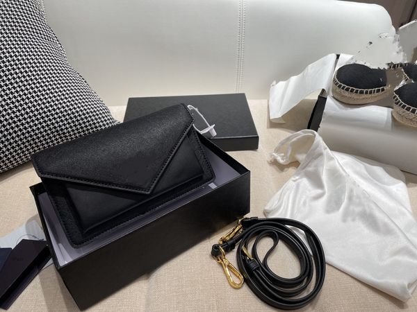 zipper purse organ compartment classic inside pocket cash and multiple card slots very practical the envelope bag yan, Red;black
zipper purse organ compartment classic inside pocket cash and multiple card slots very practical the envelope bag yan, Red;black