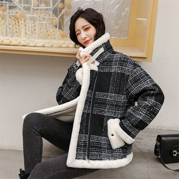 women's fur & faux black stitching plaid plus velvet lapel winter clothing short fashion coat cotton jacket woolen coats thicker f
women's fur & faux black stitching plaid plus velvet lapel winter clothing short fashion coat cotton jacket woolen coats thicker f