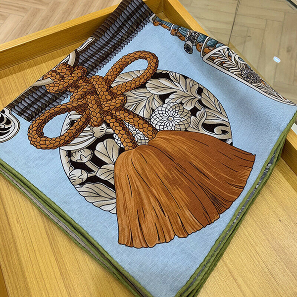 winter female scarf pashmina scarves luxury 60% cashmere 40% silk scarf 135*135cm samurai armor print hand-rolled shawl bandana, Blue;gray
winter female scarf pashmina scarves luxury 60% cashmere 40% silk scarf 135*135cm samurai armor print hand-rolled shawl bandana, Blue;gray