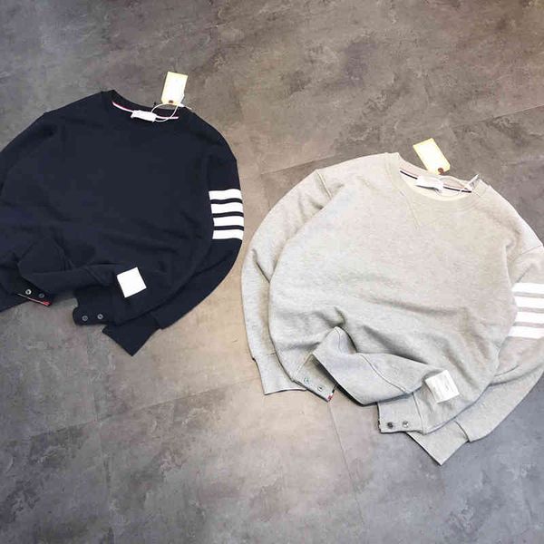 tide round neck pullover sweater female fashion couple leisure autumn and winter new splicing four bar, Black
tide round neck pullover sweater female fashion couple leisure autumn and winter new splicing four bar, Black