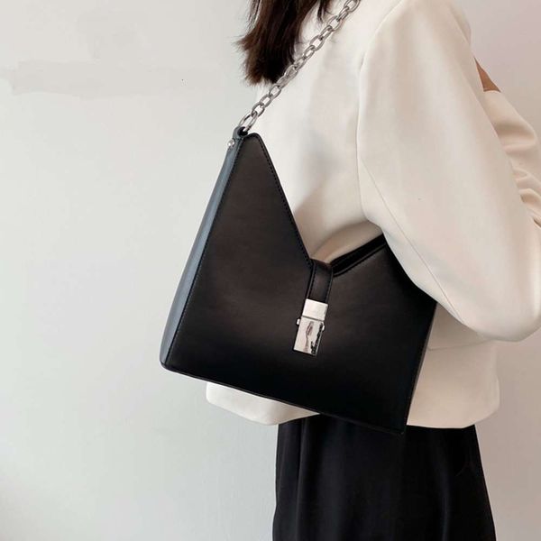 solid color chain shoulder crossbody bags for women 2021 pu leather women's designer zipper handbag female travel menger bag
solid color chain shoulder crossbody bags for women 2021 pu leather women's designer zipper handbag female travel menger bag