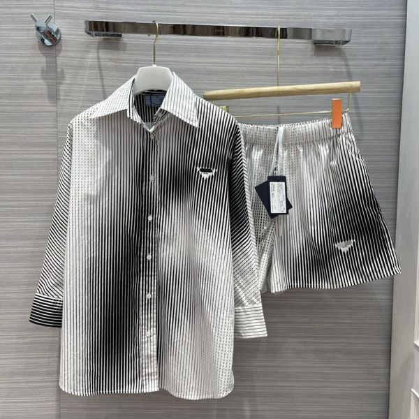 2021 two piece dress lapel neck striped print shirt and for womens fashion shorts 2 pieces sets 0320-7, White
2021 two piece dress lapel neck striped print shirt and for womens fashion shorts 2 pieces sets 0320-7, White