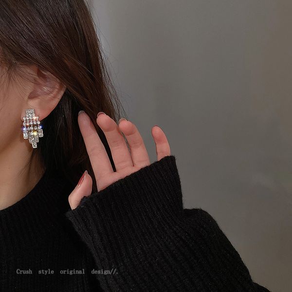925 silver needle fashion east gate diamond zircon tassel earrings net red simple fashion temperament earrings female
925 silver needle fashion east gate diamond zircon tassel earrings net red simple fashion temperament earrings female