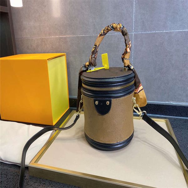 21ss mini drawstring women crossbody bag letter printing designers classic contrast color ladies cosmetic bags with box
21ss mini drawstring women crossbody bag letter printing designers classic contrast color ladies cosmetic bags with box