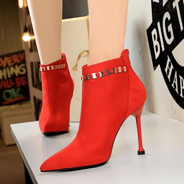 fashion ankle metal chain boots for women red wedding 2021 flock pointed toe woman zipper high heels party shoes, Black
fashion ankle metal chain boots for women red wedding 2021 flock pointed toe woman zipper high heels party shoes, Black