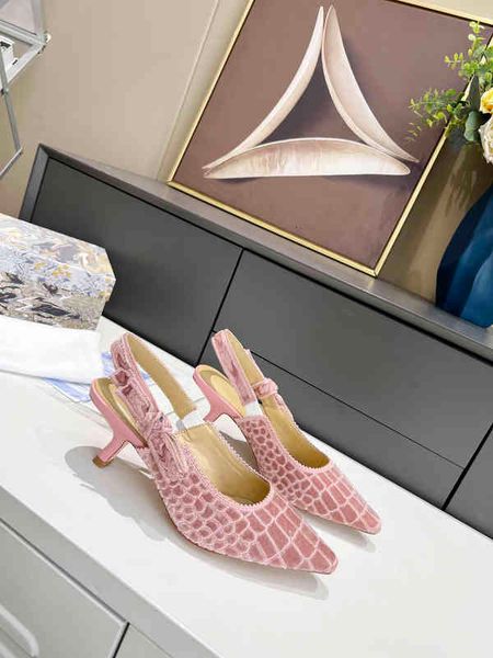 temperament sandals elegant super high heel leather swan pattern leathers embroidery fashion casual highs heels sandalss high-end, Black
temperament sandals elegant super high heel leather swan pattern leathers embroidery fashion casual highs heels sandalss high-end, Black
