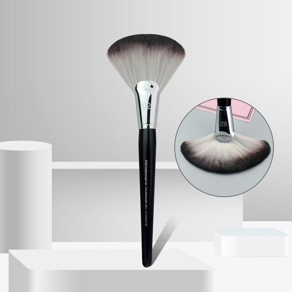 makeup brushes 92#fan-shaped residual powder brush large loose fan-shaped professional beauty tool single portable
makeup brushes 92#fan-shaped residual powder brush large loose fan-shaped professional beauty tool single portable