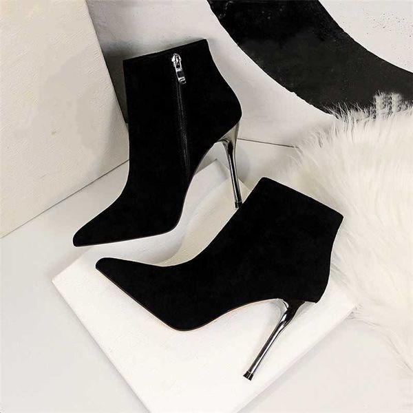 fashion high boots shoes women short metal heels black suede female thin heeles women's ankle 210429
fashion high boots shoes women short metal heels black suede female thin heeles women's ankle 210429