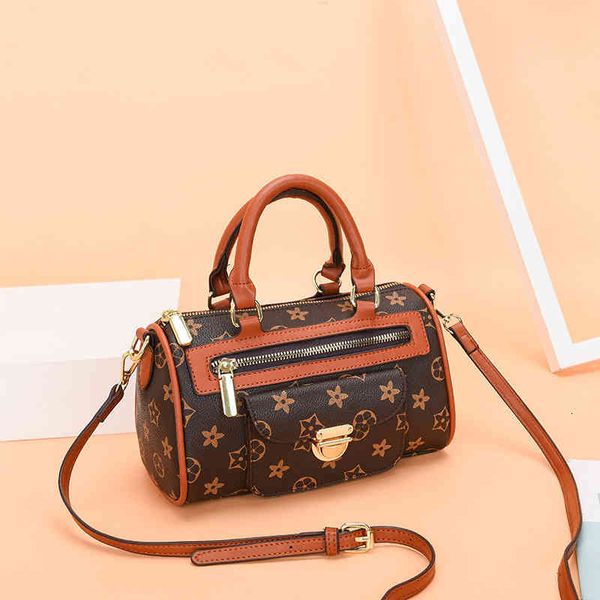 handbag wrist women's bag 2021 autumn portable fashion korean single shoulder large capacity messenger classic old flower small round, Black;red
handbag wrist women's bag 2021 autumn portable fashion korean single shoulder large capacity messenger classic old flower small round, Black;red
