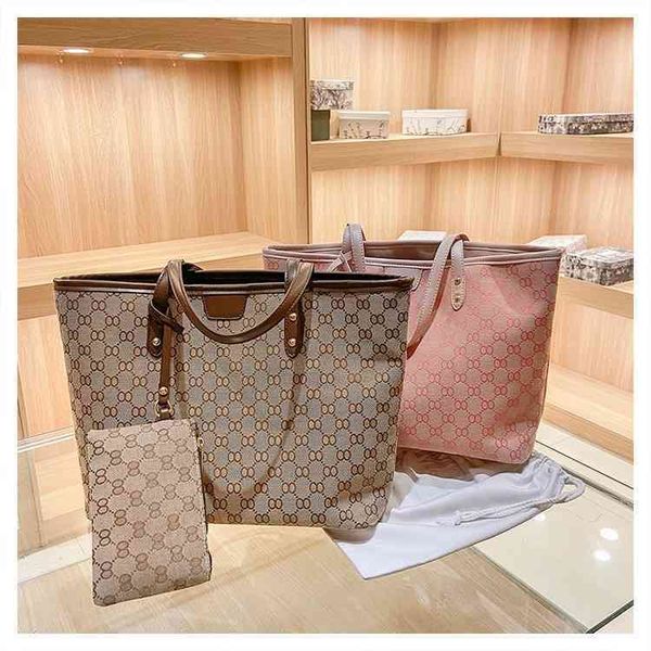 2022 factory outlet online texture spring and summer new printed female steamed stuffed bun mother portable one shoulder high-capacity tote
2022 factory outlet online texture spring and summer new printed female steamed stuffed bun mother portable one shoulder high-capacity tote