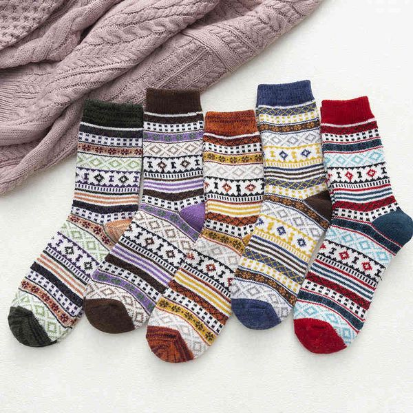 socks autumn and winter thickened warm women's wool thick thread middle tube, Black;white
socks autumn and winter thickened warm women's wool thick thread middle tube, Black;white