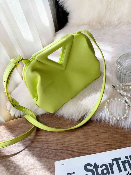 tega cloud messenger female summer one shoulder holding real cowhide dumpling makaron high-grade triangle bag designer handbag wan
tega cloud messenger female summer one shoulder holding real cowhide dumpling makaron high-grade triangle bag designer handbag wan