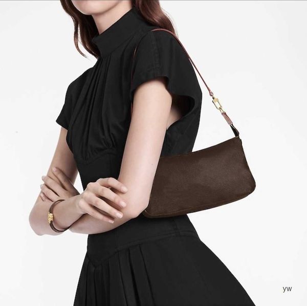 luxurys designers bags tote 2021 cleo underarm shoulder purse handbags wallet women crossbody backpack leather ba ywyw 
luxurys designers bags tote 2021 cleo underarm shoulder purse handbags wallet women crossbody backpack leather ba ywyw