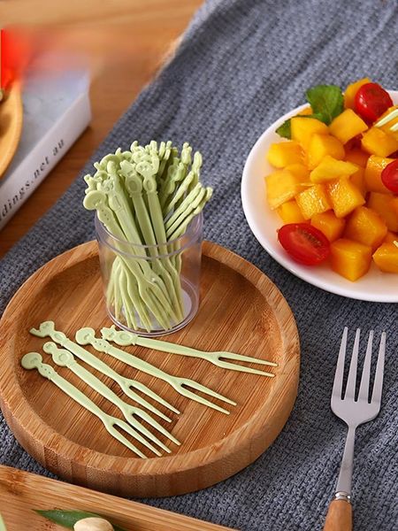 fruit fork set creative cute disposable cartoon small storage can european household children eat stick forks
fruit fork set creative cute disposable cartoon small storage can european household children eat stick forks