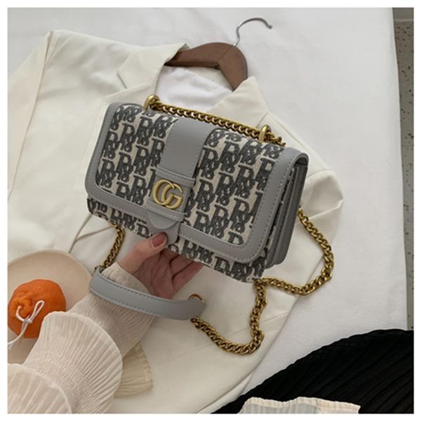 70% off factory store new korean version single shoulder messenger bag simple chain foreign style small square bag net red texture
70% off factory store new korean version single shoulder messenger bag simple chain foreign style small square bag net red texture
