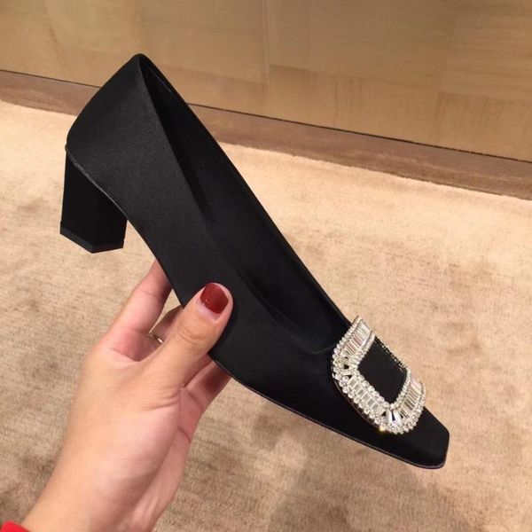 fashion women 2021 rhinestone summer sandals, silk material flats size 35-40,4.5cm heels height sandals, Black
fashion women 2021 rhinestone summer sandals, silk material flats size 35-40,4.5cm heels height sandals, Black