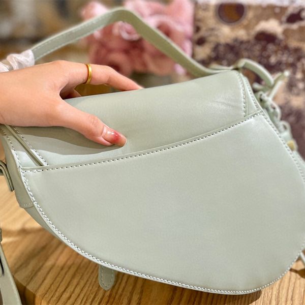 designer handbags saddle bag genuine leather with shoulder strap purse metal pendant shoulders bags women crossbody cowhide original box who
designer handbags saddle bag genuine leather with shoulder strap purse metal pendant shoulders bags women crossbody cowhide original box who