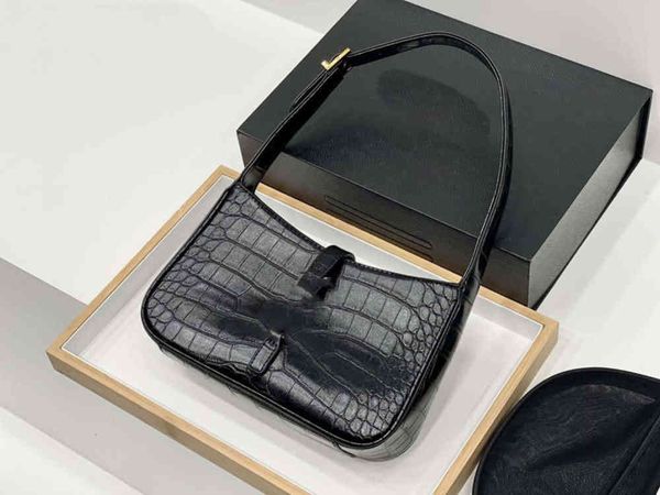 designer women's armpit bag black leather simple and beautiful advanced 25cm
designer women's armpit bag black leather simple and beautiful advanced 25cm