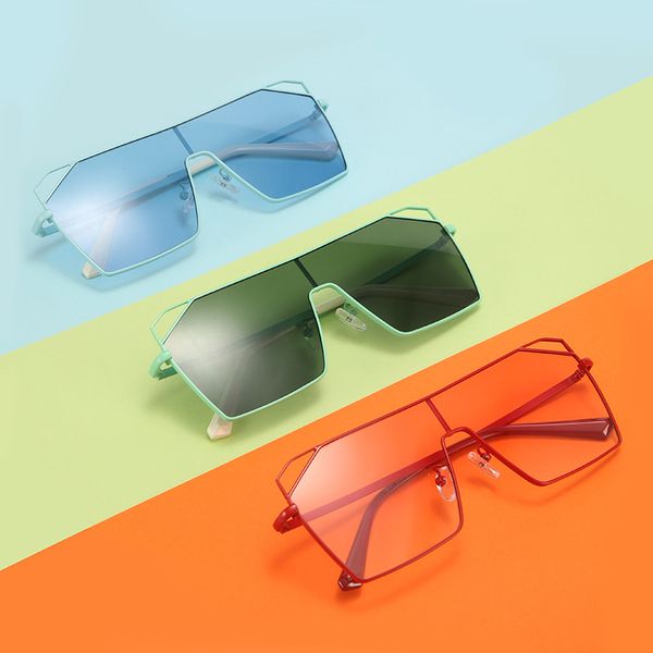 european and american personality color sunglasses square one-piece sun glasses women designer brand lens come case, White;black
european and american personality color sunglasses square one-piece sun glasses women designer brand lens come case, White;black