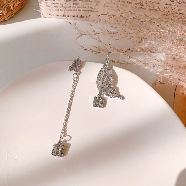 925 silver needle inlaid diamond asymmetric wing earrings dongdamen earrings in south designer
925 silver needle inlaid diamond asymmetric wing earrings dongdamen earrings in south designer
