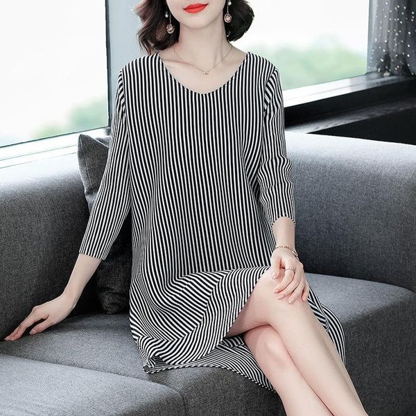 casual dresses ewsfv 2021 autumn women striped v-neck large size pleated dress high-end three quarter sleeve loose middle, Black;gray
casual dresses ewsfv 2021 autumn women striped v-neck large size pleated dress high-end three quarter sleeve loose middle, Black;gray