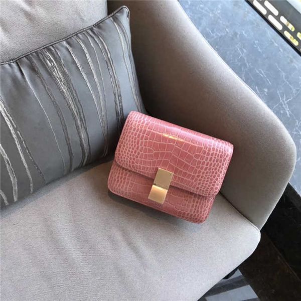 summer crocodile pattern small bag genuine leather square bag box fashion shoulder bag cowhide small square womens twist lock tide
summer crocodile pattern small bag genuine leather square bag box fashion shoulder bag cowhide small square womens twist lock tide