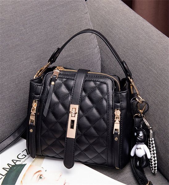 luxury brand handbags 2021 fashion simple square bag quality pu leather women's designer handbag lock shoulder messenger bags 19cm blac
luxury brand handbags 2021 fashion simple square bag quality pu leather women's designer handbag lock shoulder messenger bags 19cm blac